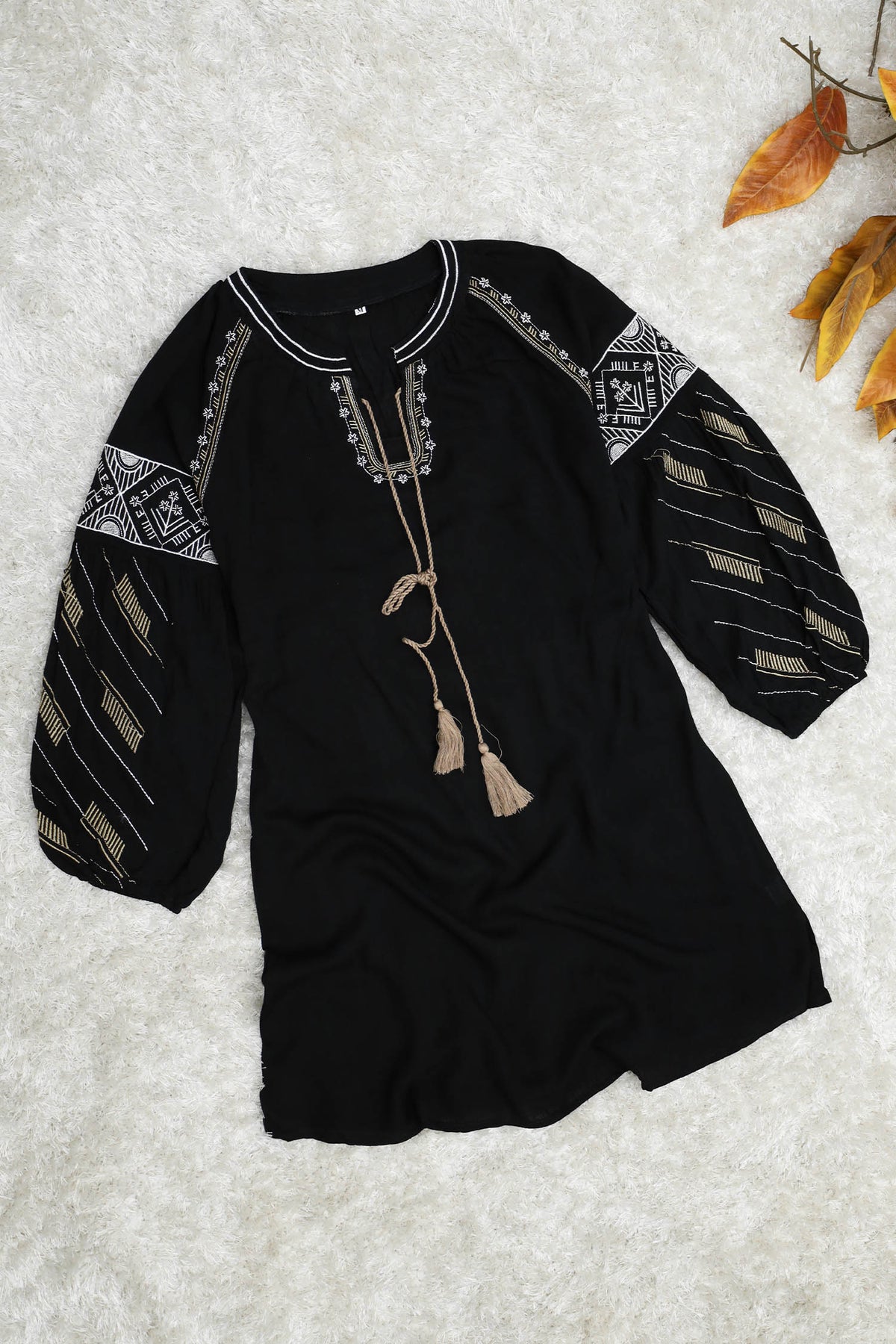 Embrioded Puff Sleeve Top